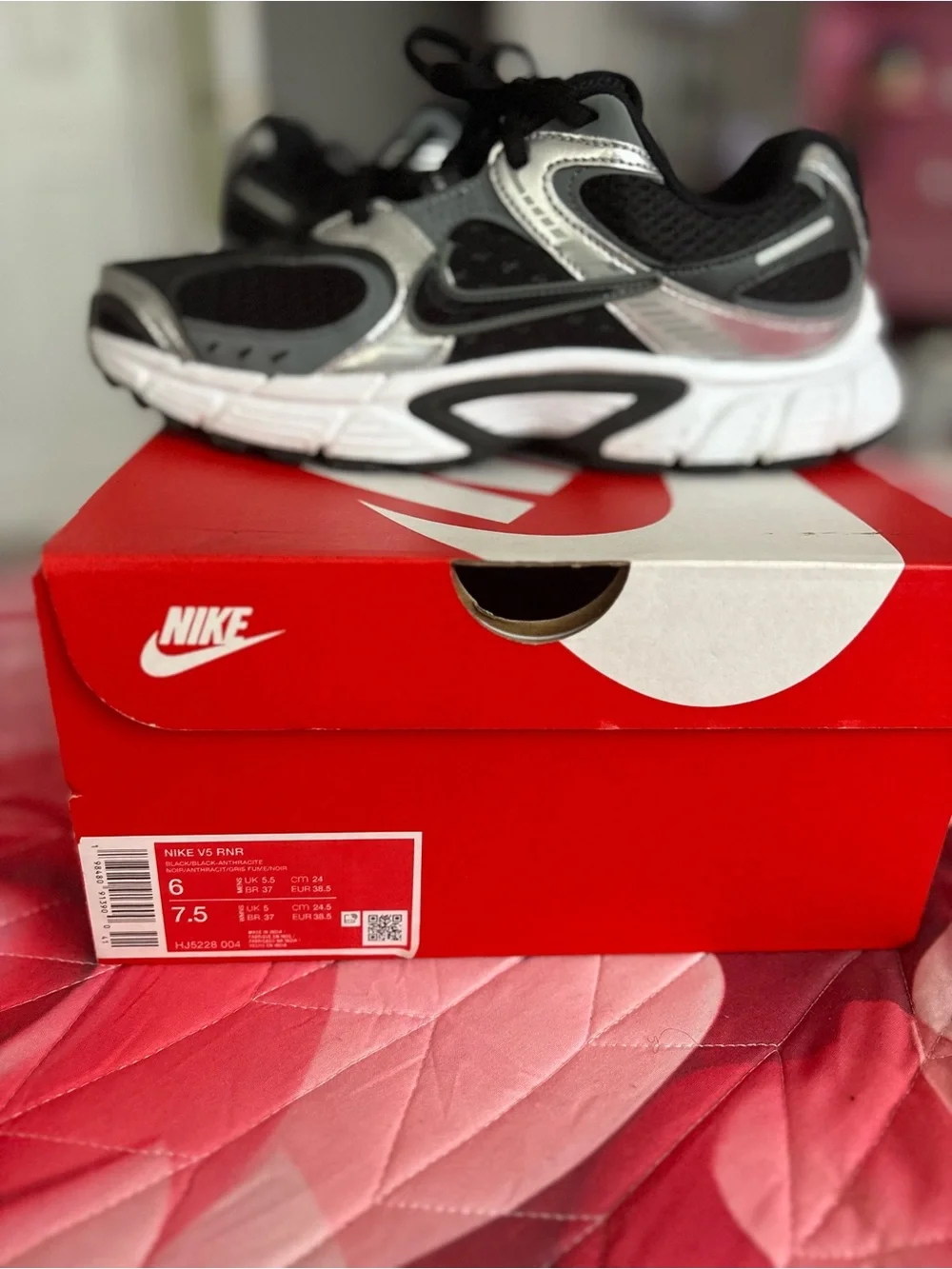 Nike Black and Silver Athletic Running Sneakers